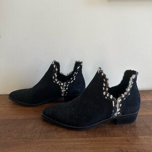 Stylish Black Ankle Booties with Fur Trim